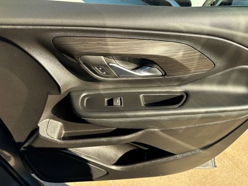 Used 2024 GMC Terrain SLE image 18