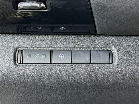 Used 2024 Nissan Pathfinder SV image 17