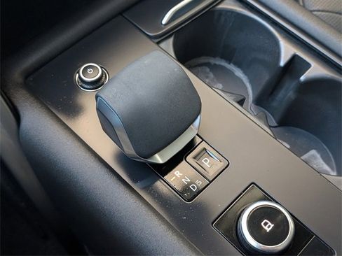 Used 2024 Land Rover Discovery S image 19