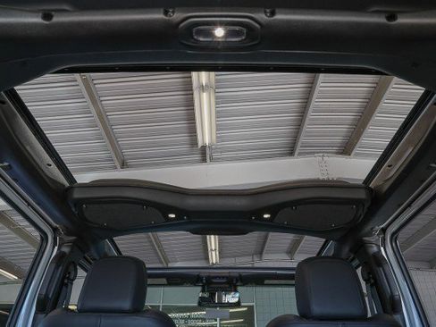 Used 2025 Jeep Wrangler Sahara image 31