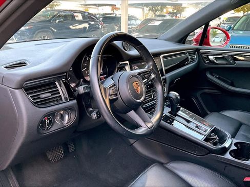 Used 2022 Porsche Macan image 16