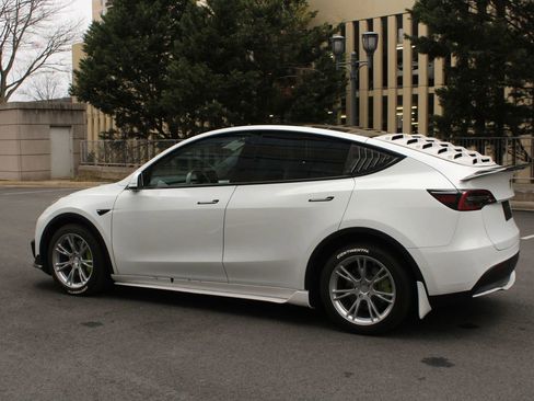 Used 2021 Tesla Model Y Long Range AWD/4WD image 9