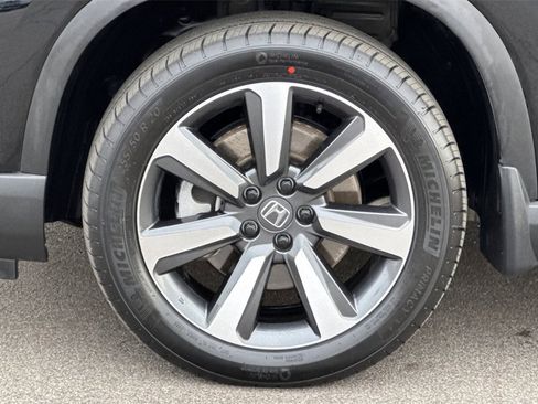 Certified 2025 Honda Pilot Touring image 36