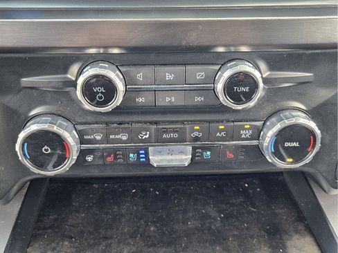 Used 2023 Ford F250 Lariat w/ Lariat Ultimate Package AWD/4WD image 15