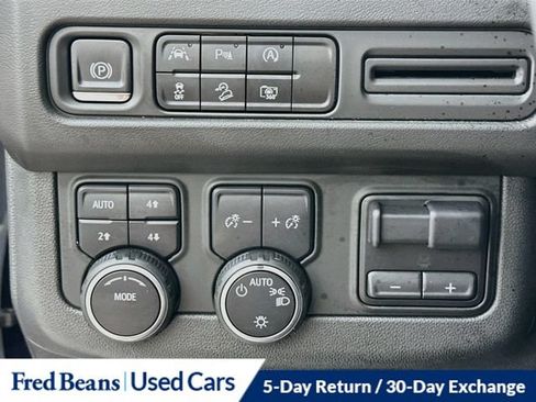 Used 2023 Chevrolet Suburban Z71 w/ Luxury Package AWD/4WD image 16
