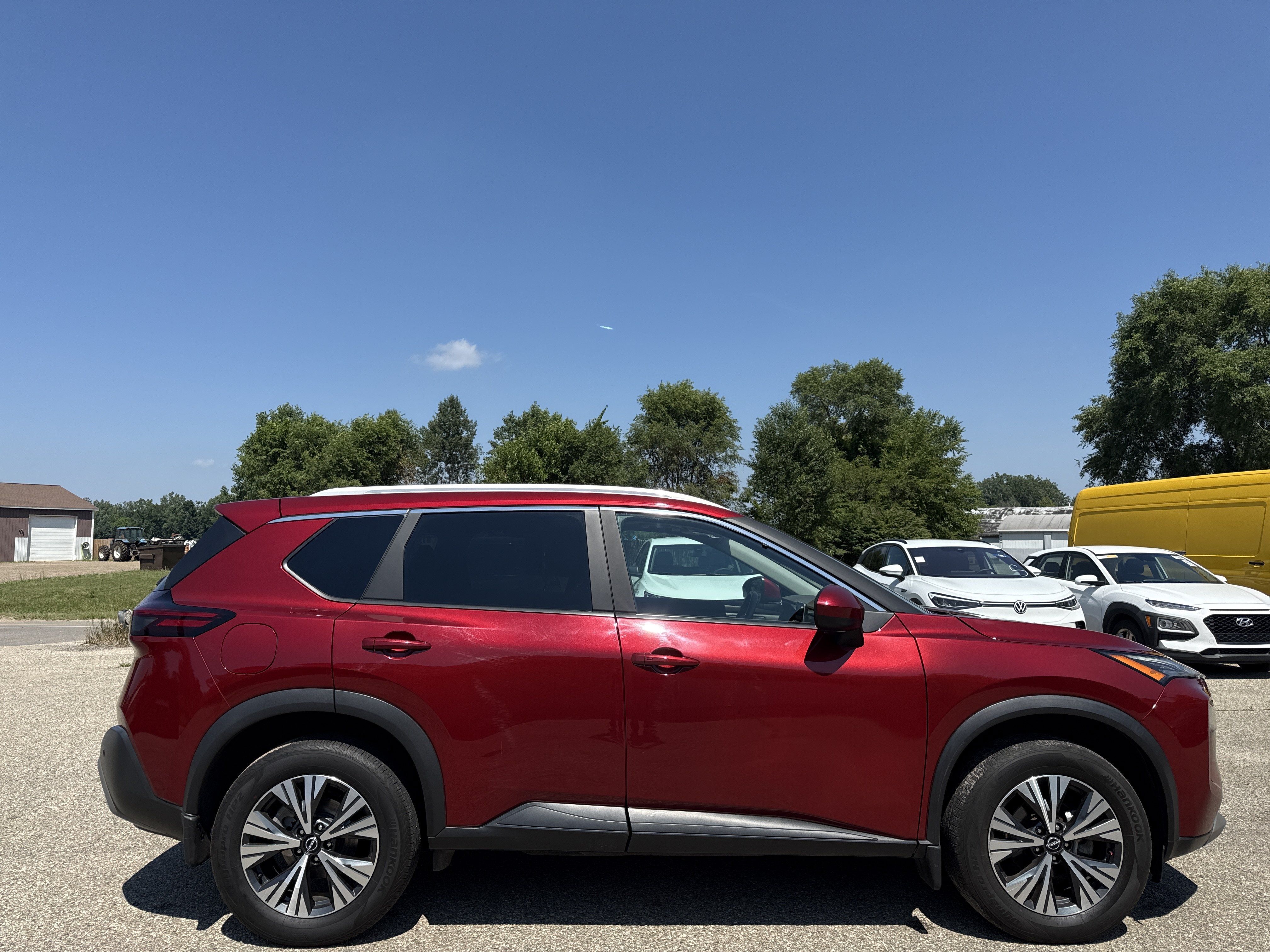 Used 2023 Nissan Rogue SV w/ SV Premium B Package AWD/4WD image 2
