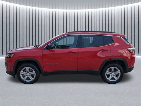 Used 2024 Jeep Compass Latitude AWD/4WD image 7