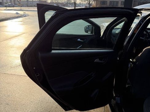 Used 2017 Ford Focus ST image 29