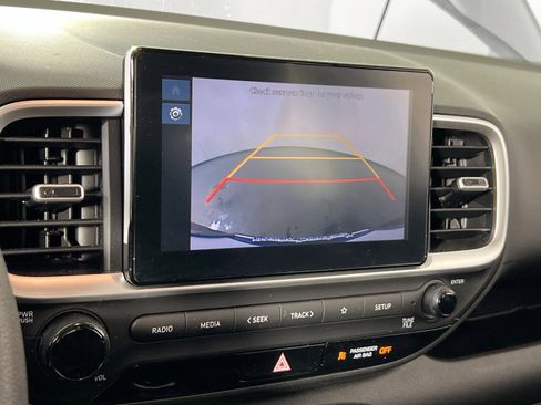 Used 2023 Hyundai Venue SE image 13