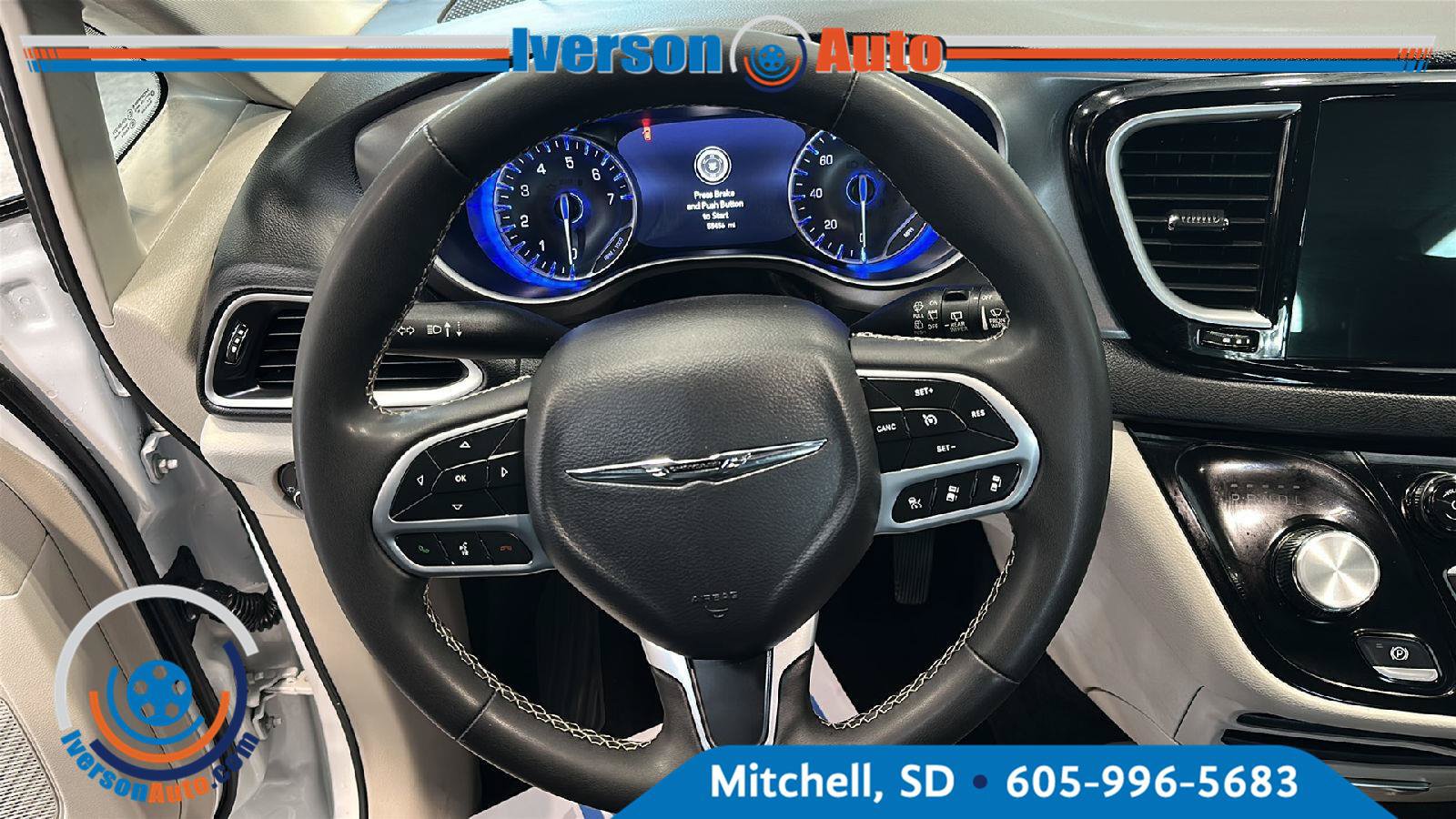 Used 2023 Chrysler Pacifica Touring-L FWD image 16