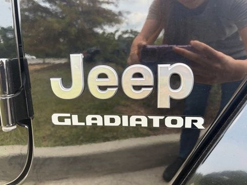 Used 2020 Jeep Gladiator Overland AWD/4WD image 20