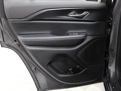 Used 2023 Jeep Grand Cherokee Altitude AWD/4WD image 21