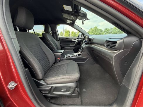 Used 2020 Ford Explorer XLT w/ Comfort Package AWD/4WD image 18