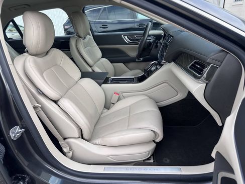 Used 2018 Lincoln Continental Select w/ Continental Climate Package FWD image 38