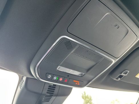 Used 2024 Chevrolet Traverse RS FWD image 35