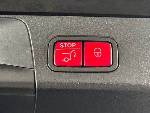 Certified 2022 Mercedes-Benz GLB 250 w/ Premium Package Lite image 21