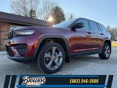 Used 2024 Jeep Grand Cherokee Altitude image 1