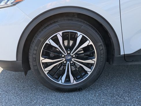 Used 2022 Ford Escape SE w/ SE Sport Appearance Package image 12