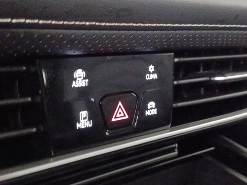 Used 2025 Volkswagen Atlas SE FWD image 28