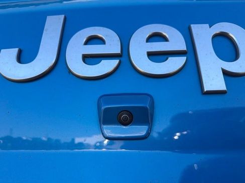 Used 2022 Jeep Gladiator Overland w/ LED Lighting Group AWD/4WD image 11