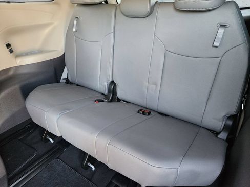 Used 2022 Toyota Sienna Limited AWD/4WD image 31