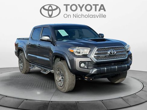 Used 2017 Toyota Tacoma TRD Sport w/ Premium & Technology Package image 9