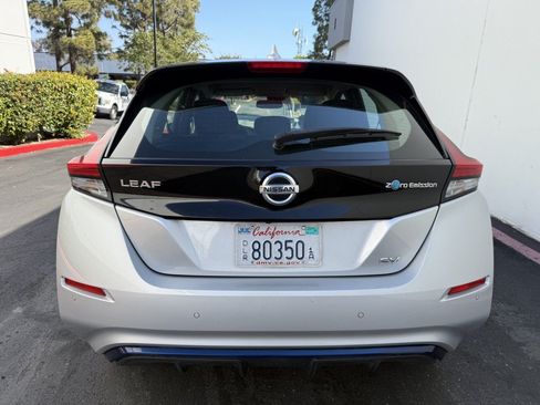 Used 2021 Nissan Leaf SV w/ SV Technology Package FWD image 9