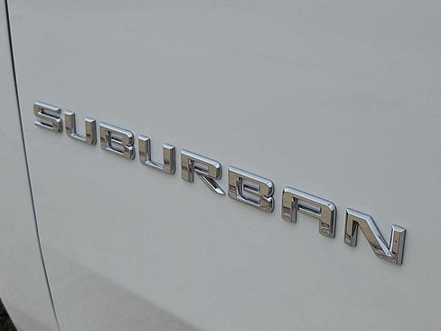 Used 2025 Chevrolet Suburban Premier RWD image 11