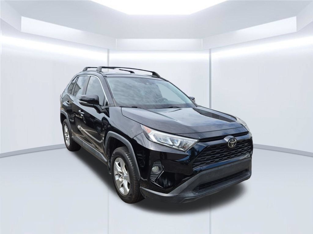 Used 2020 Toyota RAV4 XLE FWD image 3