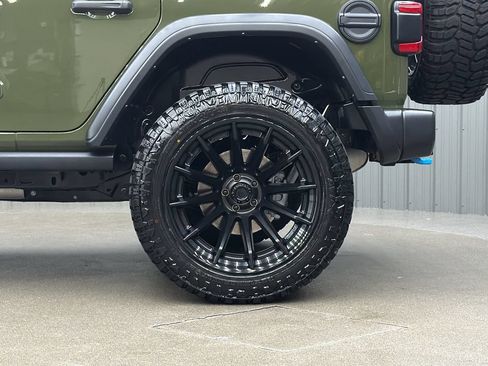 Used 2024 Jeep Wrangler Unlimited AWD/4WD image 11