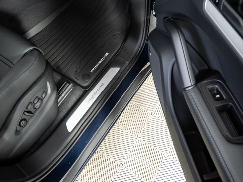 New 2026 Porsche Cayenne Coupe AWD/4WD image 26