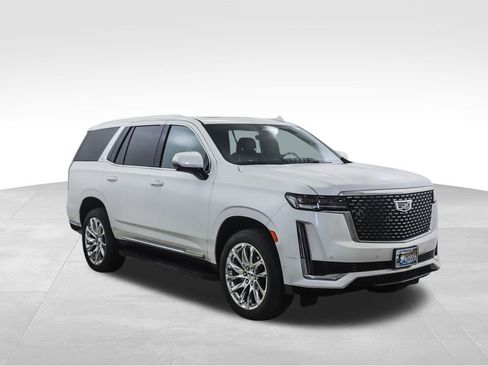 Used 2023 Cadillac Escalade Premium Luxury w/ LPO, Radiant Package image 7