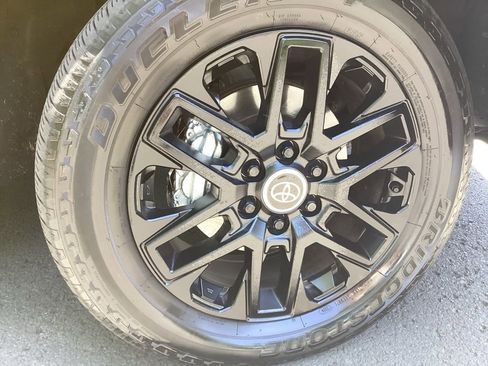 Used 2024 Toyota Tundra Limited AWD/4WD image 10