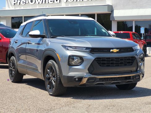 Used 2021 Chevrolet TrailBlazer ACTIV w/ Convenience Package FWD image 3