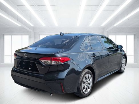 Used 2021 Toyota Corolla LE FWD image 3
