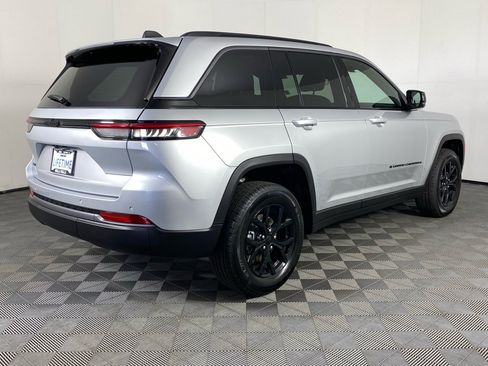 New 2026 Jeep Grand Cherokee Altitude image 11