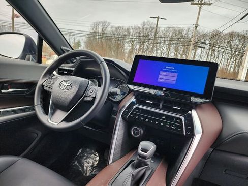 Used 2024 Toyota Venza XLE image 13