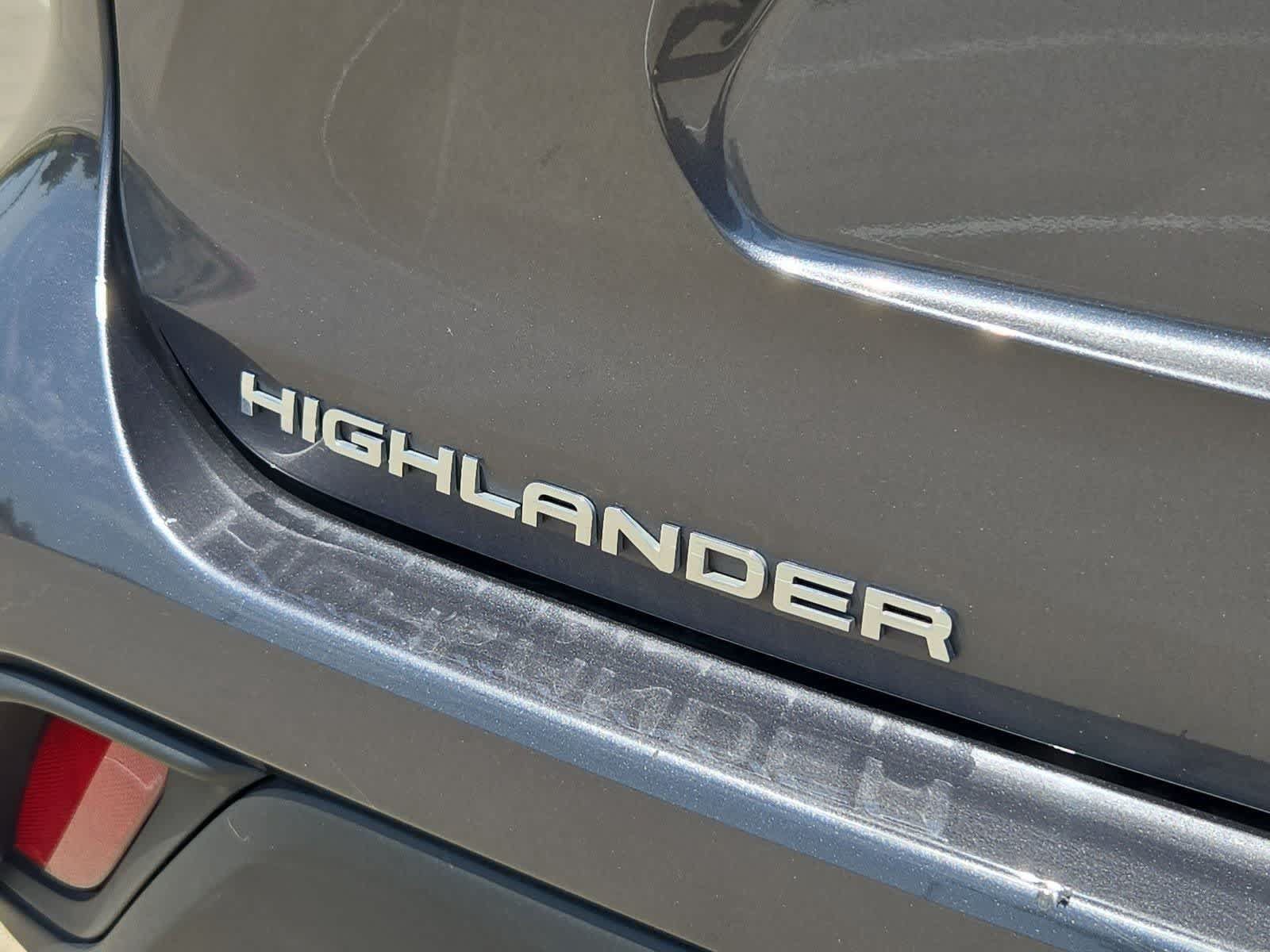 Used 2023 Toyota Highlander LE FWD image 12