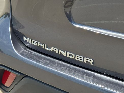 Used 2023 Toyota Highlander LE FWD image 12