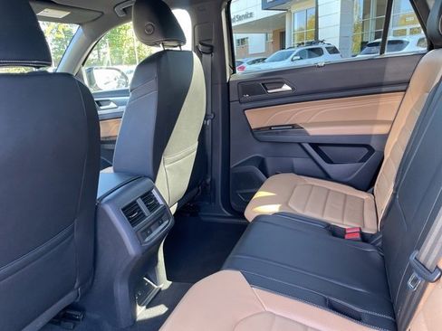 Used 2021 Volkswagen Atlas Cross Sport SEL Premium image 17