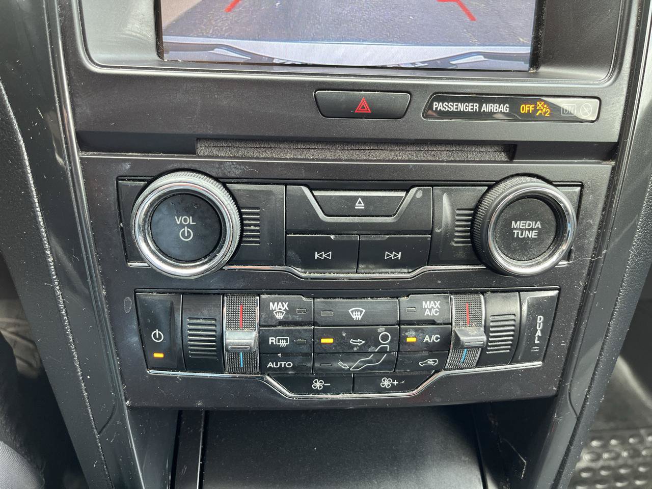 Used 2017 Ford Explorer XLT w/ Equipment Group 201A AWD/4WD image 16