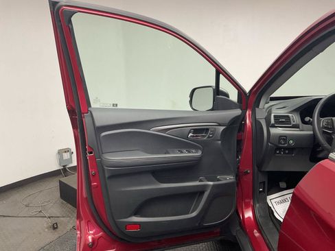 Certified 2025 Honda Ridgeline RTL image 9