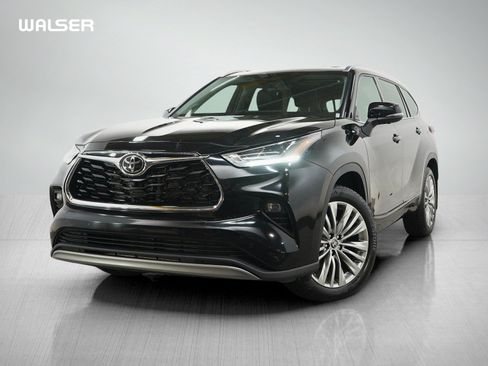 Used 2024 Toyota Highlander Platinum AWD/4WD image 1