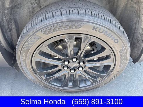 Used 2022 GMC Acadia SLE w/ Driver Convenience Package FWD image 25
