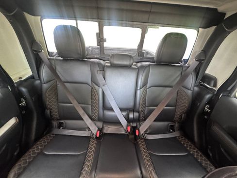 Used 2023 Jeep Gladiator Overland AWD/4WD image 17