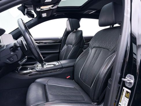 Used 2022 BMW 750i xDrive w/ Luxury Rear Seating Package image 22