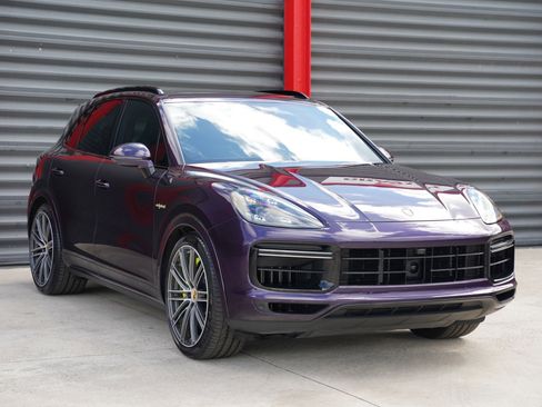 Used 2021 Porsche Cayenne Turbo S image 3
