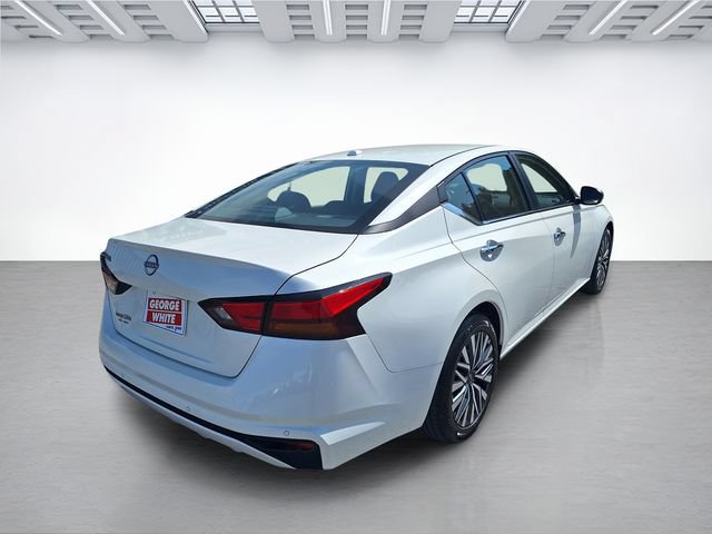 Used 2025 Nissan Altima 2.5 SV FWD image 34