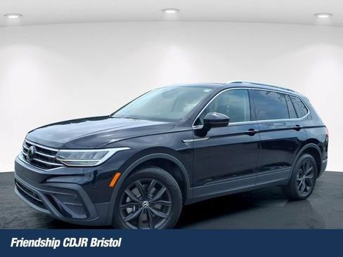 Used 2024 Volkswagen Tiguan SE w/ Panoramic Sunroof Package AWD/4WD image 1
