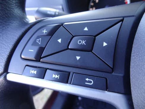Used 2025 Nissan Altima 2.5 SV FWD image 17